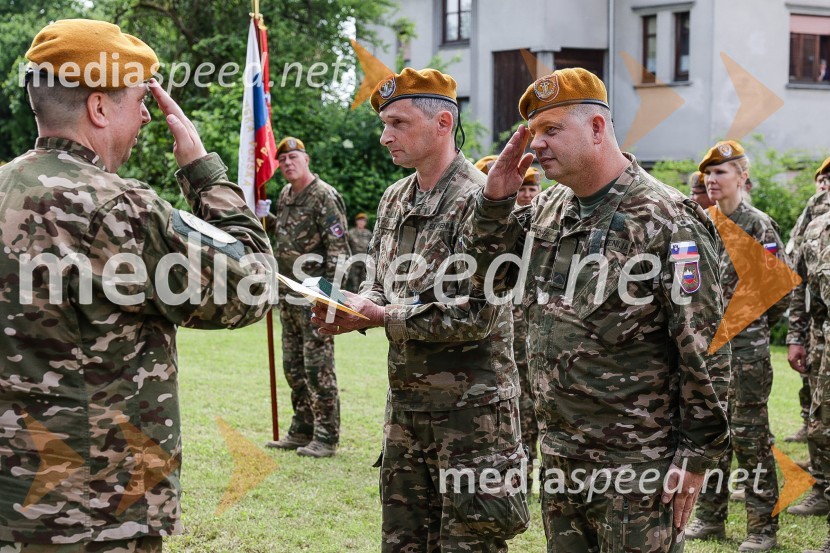 prof. dr. Janez Bešter, Fakulteta za elektrotehniko;  ... ;  ... ;  ... V Parku slovenske himne poklon Slovenski vojski