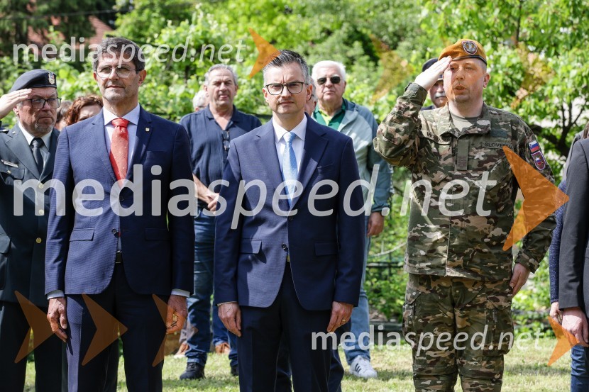  Matjaž Rakovec, župan Mestne občine Kranj;  Marjan  Šarec, minister za obrambo;  ... V Parku slovenske himne poklon Slovenski vojski