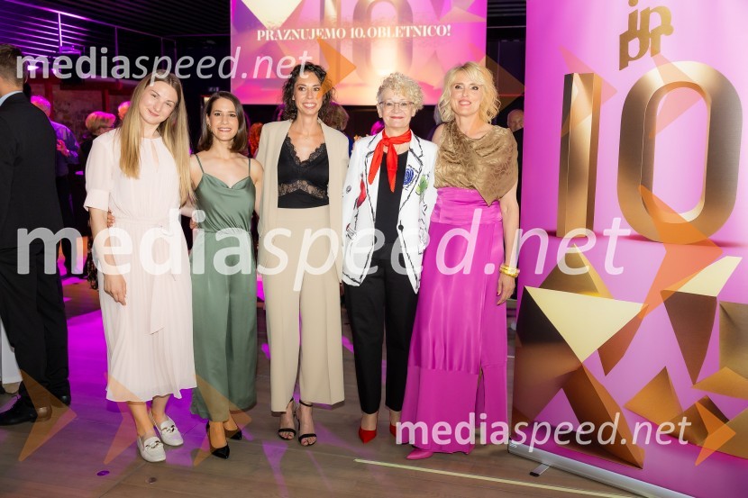  Nina Manfreda, mlajša svetovalka za komuniciranje, IPPR;  Maruša Fakin, svetovalka za komuniciranje, IPPR;  Petra Kregar, starejša svetovalka za komuniciranje, IPPR;  Marija Lan,  tajnik Fakultete za gradbeništvo in geodezijo;  Irena Pavčič, direktorica, IPPRČista desetka – 10. obletnica agencije IPPR