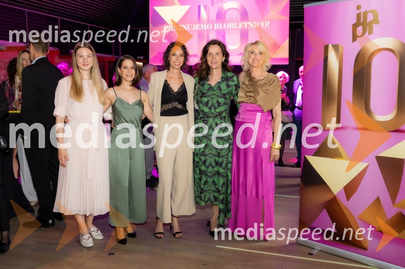  Nina Manfreda, mlajša svetovalka za komuniciranje, IPPR;  Maruša Fakin, svetovalka za komuniciranje, IPPR;  Petra Kregar, starejša svetovalka za komuniciranje, IPPR;  Mira Koporčić Veljić,  direktorica, ZDU GIZ;  Irena Pavčič, direktorica, IPPRČista desetka – 10. obletnica agencije IPPR
