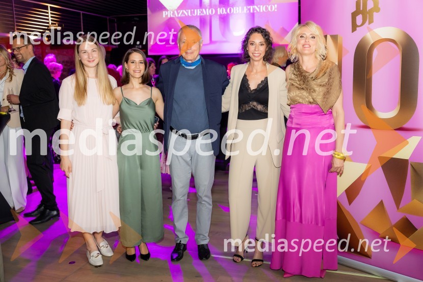  Nina Manfreda, mlajša svetovalka za komuniciranje, IPPR;  Maruša Fakin, svetovalka za komuniciranje, IPPR;  Borut Hočevar, novinar, Finance;  Petra Kregar, starejša svetovalka za komuniciranje, IPPR;  Irena Pavčič, direktorica, IPPRČista desetka – 10. obletnica agencije IPPR