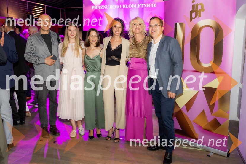 izr. prof. dr. Simon Dobrišek, Fakulteta za elektrotehniko;  Nina Manfreda, mlajša svetovalka za komuniciranje, IPPR;  Maruša Fakin, svetovalka za komuniciranje, IPPR;  Petra Kregar, starejša svetovalka za komuniciranje, IPPR;  Irena Pavčič, direktorica, IPPR; izr. prof. dr. Marko Jankovec, Fakulteta za elektrotehnikoČista desetka – 10. obletnica agencije IPPR