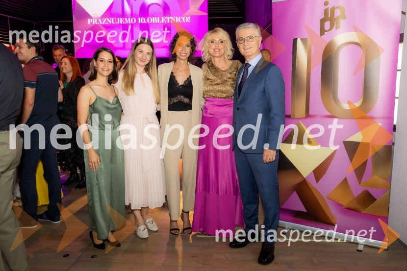  Maruša Fakin, svetovalka za komuniciranje, IPPR;  Nina Manfreda, mlajša svetovalka za komuniciranje, IPPR;  Petra Kregar, starejša svetovalka za komuniciranje, IPPR;  Irena Pavčič, direktorica, IPPR;  Franjo Bobinac, predsednik, Olimpijski komite SlovenijeČista desetka – 10. obletnica agencije IPPR