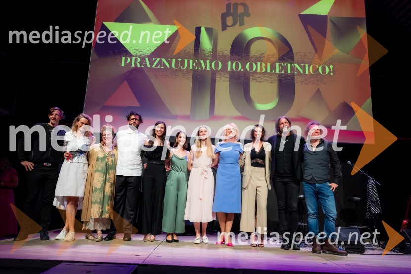  Borut Dolenec;  Petja Selan;  Irina Kyseleff;  Milan Senić;  Mateja Rosa;  Maruša Fakin, svetovalka za komuniciranje, IPPR;  Nina Manfreda, mlajša svetovalka za komuniciranje, IPPR;  Irena Pavčič, direktorica, IPPR;  Petra Kregar, starejša svetovalka za komuniciranje, IPPR;  Matevž Šalehar-Hamo, glasbenik, Hamo & Tribute 2 Love;  Peter Dekleva, glasbenik, Hamo & Tribute 2 LoveČista desetka – 10. obletnica agencije IPPR