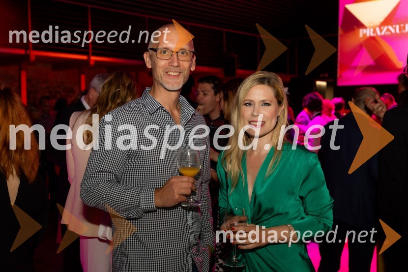  Blaž Gregorin, direktor marketinga, Invida producijska hiša;  Ines Markovčič, vodja marketinga, Mladina in urednica, Super ZnamkaČista desetka – 10. obletnica agencije IPPR