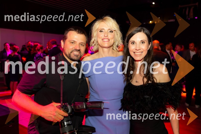  Sandi Fišer, fotograf, Mediaspeed;  Irena Pavčič, direktorica, IPPR;  Mateja RosaČista desetka – 10. obletnica agencije IPPR