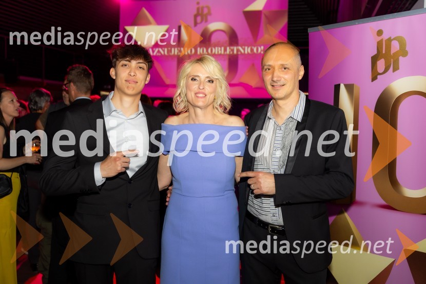  Liam  Pavčič;  Irena Pavčič, direktorica, IPPR;  Matjaž PavčičČista desetka – 10. obletnica agencije IPPR