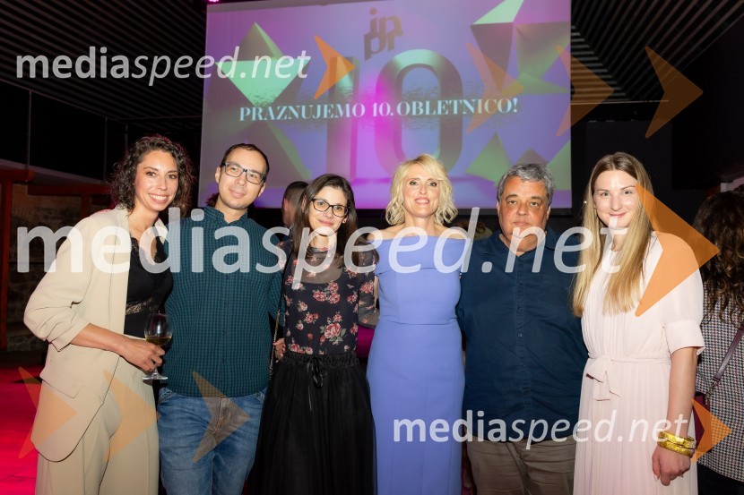  Petra Kregar, starejša svetovalka za komuniciranje, IPPR;  Jure Ipavec, Uporabna stran;  Petra Rakar;  Irena Pavčič, direktorica, IPPR;  Srdjan Cvjetović, novinar, SIOL.NET;  Nina Manfreda, mlajša svetovalka za komuniciranje, IPPRČista desetka – 10. obletnica agencije IPPR