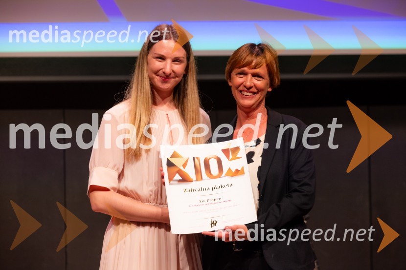  Nina Manfreda, mlajša svetovalka za komuniciranje, IPPR;  Darja Petrica, predstavnica družbe Air France v SlovenijiČista desetka – 10. obletnica agencije IPPR