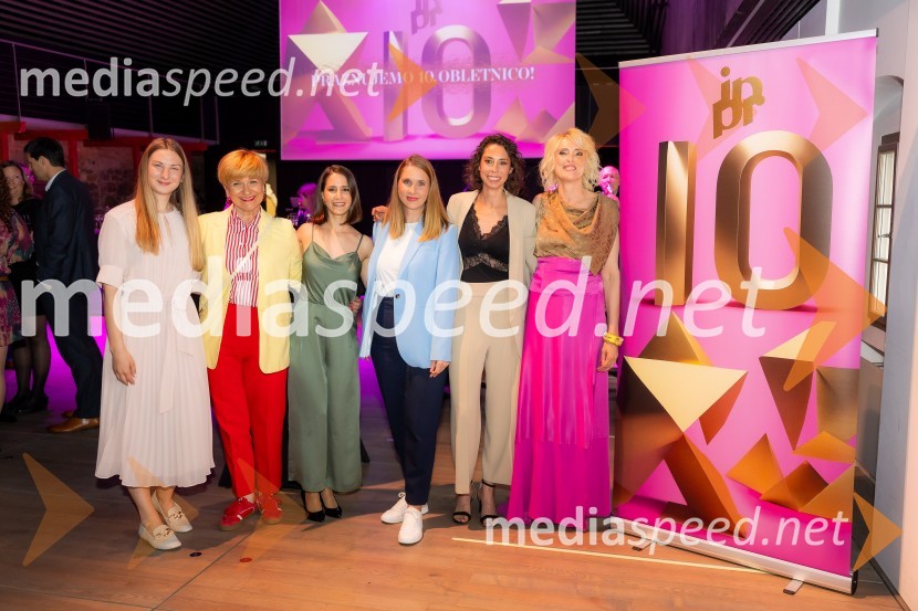  Nina Manfreda, mlajša svetovalka za komuniciranje, IPPR;  Petra Romih, marketing, Europark;  Petra Kregar, starejša svetovalka za komuniciranje, IPPR;  Vanja Bele Kovačič, vodja marketinga, Europark;  Petra Kregar, starejša svetovalka za komuniciranje, IPPR;  Irena Pavčič, direktorica, IPPRČista desetka – 10. obletnica agencije IPPR