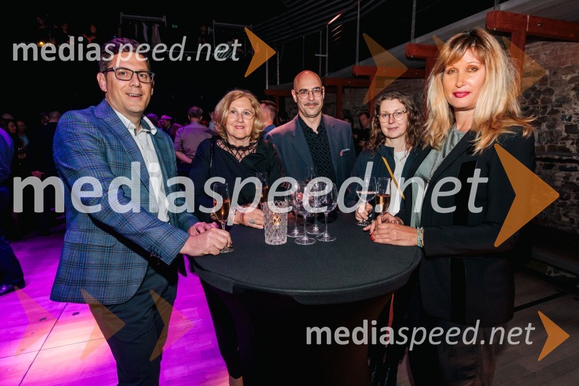 dr. Boštjan Kušar, pomočnik direktorja za poslovne zadeve, Slovenija-transplant; prim. Danica Avsec, dr. med., svetnica, namestnica direktorja, Slovenija -transplant; dr. Andrej Gadžijev, dr. med.,direktor, Slovenija-transplant;  Barbara Uštar, strokovna sodelavka in strokovna sekretarka, Slovenija-transplant; dr. Jana Šimenc, strokovna sodelavka za komuniciranje in raziskovanje, Slovenija-transplantČista desetka – 10. obletnica agencije IPPR
