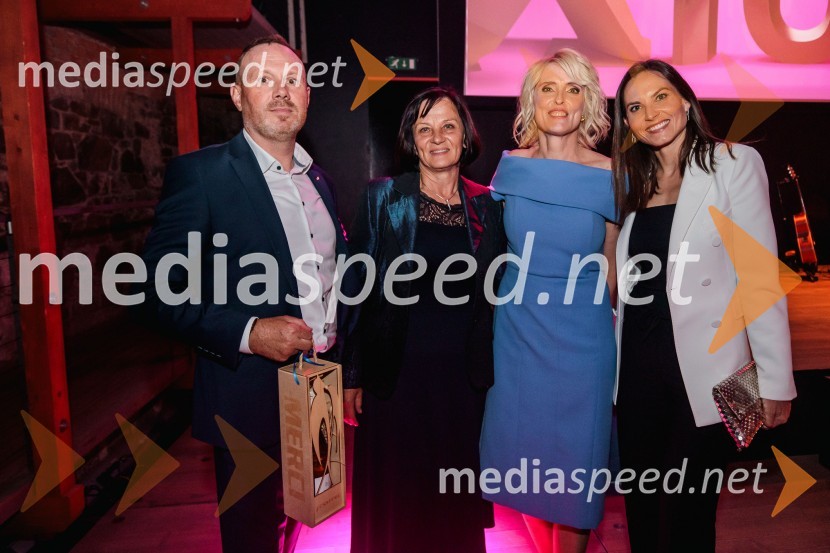  Marko Pulko, direktor, Lesaffre Slovenija;  Mirjam Kavčič;  Irena Pavčič, direktorica, IPPR;  Neža Jus, vodja marketinga, Lesaffre SlovenijaČista desetka – 10. obletnica agencije IPPR