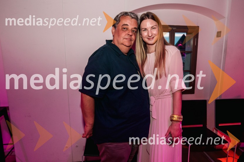  Srdjan Cvjetović, novinar, SIOL.NET;  Nina Manfreda, mlajša svetovalka za komuniciranje, IPPRČista desetka – 10. obletnica agencije IPPR