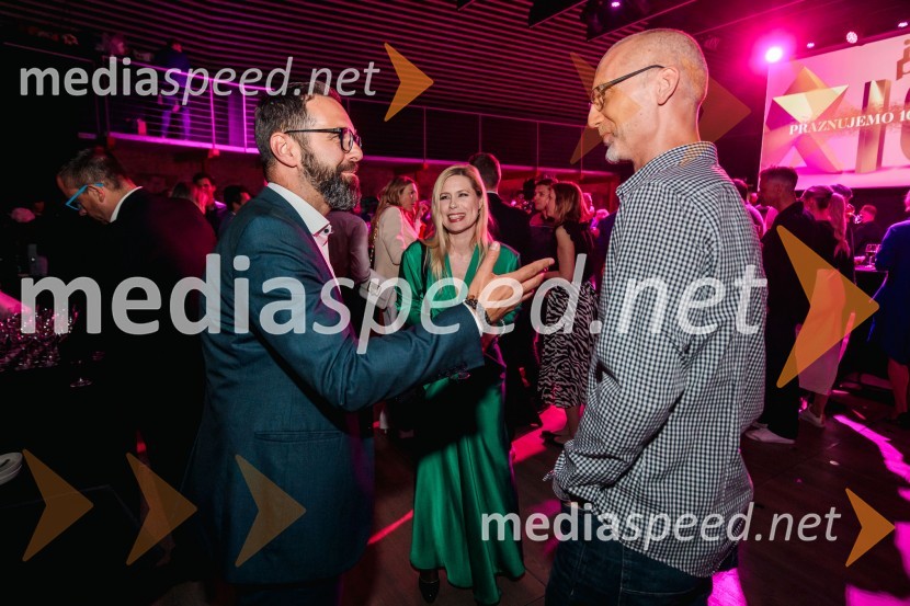  Blaž Gregorin, direktor marketinga, Invida producijska hiša;  Ines Markovčič, vodja marketinga, Mladina in urednica, Super Znamka;  Boško PraštaloČista desetka – 10. obletnica agencije IPPR