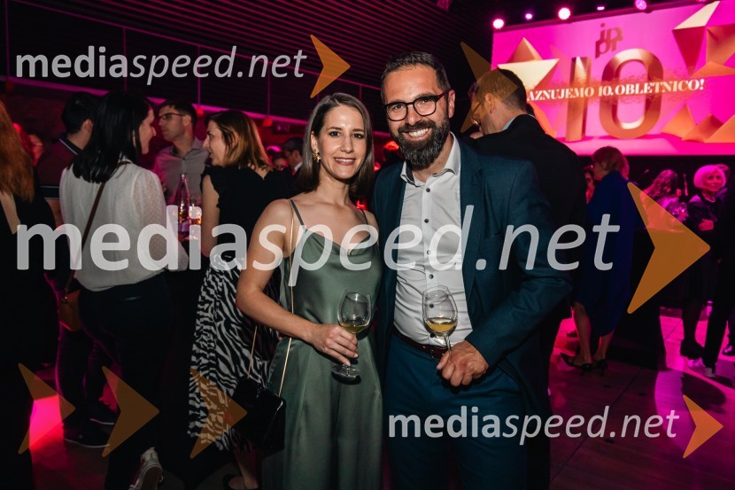  Maruša Fakin, svetovalka za komuniciranje, IPPR;  Boško PraštaloČista desetka – 10. obletnica agencije IPPR