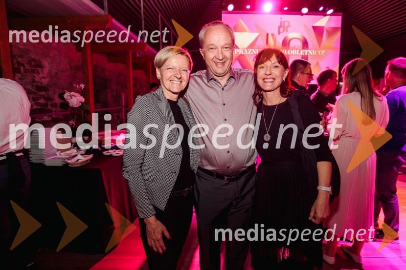  Bojana Pleterski,  direktorica, Info hiša;  Urša Manček Rakovec, Login5;  Primož Govekar, Info hišaČista desetka – 10. obletnica agencije IPPR