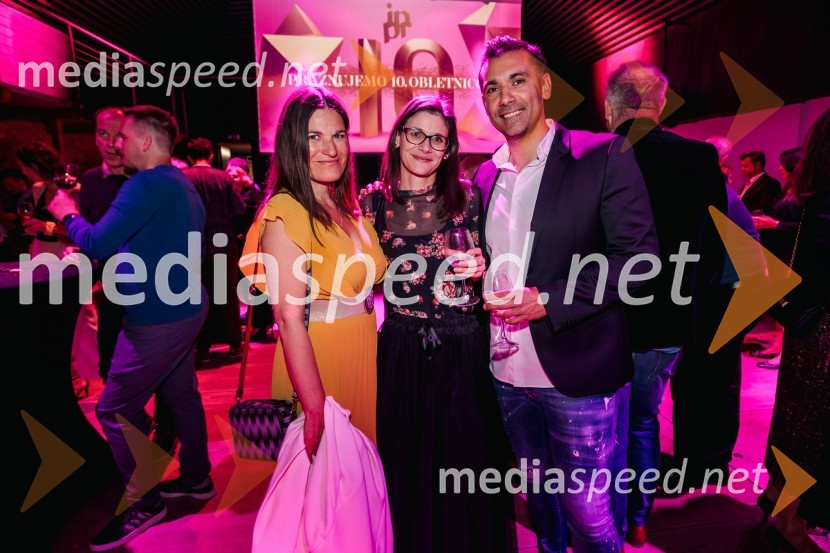  Petra Arula;  Petra Rakar;  Nino Denkovski, fotografČista desetka – 10. obletnica agencije IPPR