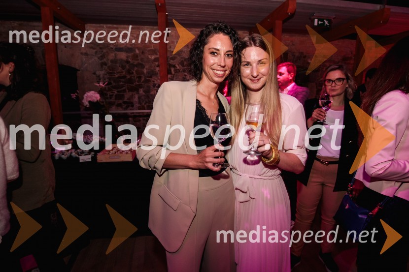  Petra Kregar, starejša svetovalka za komuniciranje, IPPR;  Nina Manfreda, mlajša svetovalka za komuniciranje, IPPRČista desetka – 10. obletnica agencije IPPR