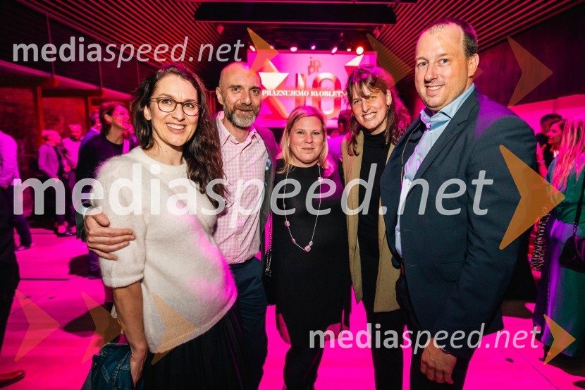  Alenka Sušnik,  Finance;  Aleš Cipot, Adria Media;  Alenka  Vodenik, Adria Media;  Veronika  Frelih,  Vinska klet Frelih;  Peter Frelih,  Vinska klet FrelihČista desetka – 10. obletnica agencije IPPR