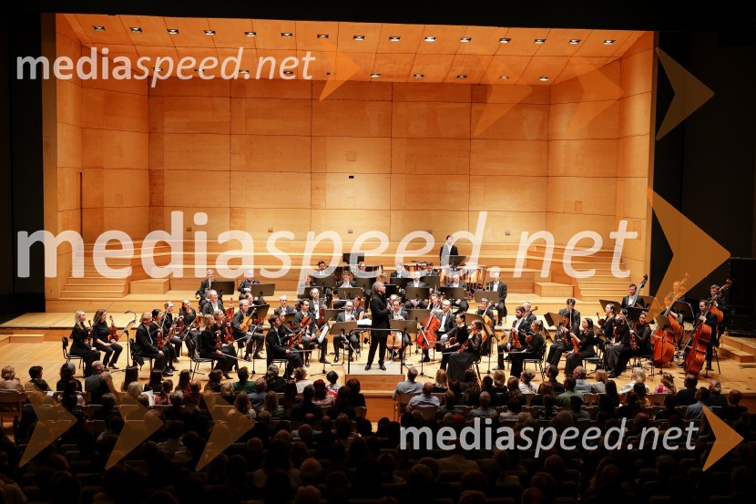 Beethovnov orkester iz Bonna na odru Gallusove dvorane Cankarjevega doma