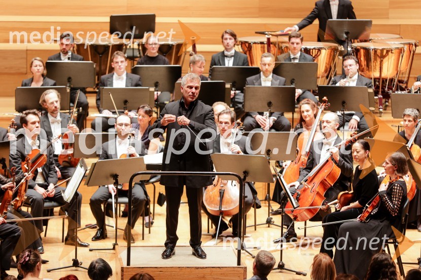  Dirk Kaftan, dirigentBeethovnov orkester iz Bonna na odru Gallusove dvorane Cankarjevega doma