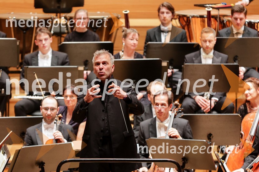  Dirk Kaftan, dirigentBeethovnov orkester iz Bonna na odru Gallusove dvorane Cankarjevega doma