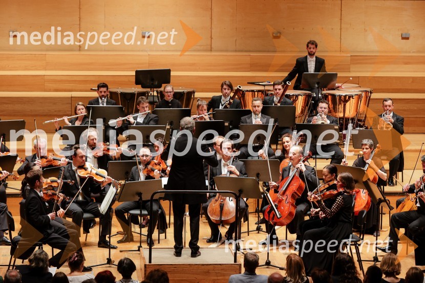  Dirk Kaftan, dirigentBeethovnov orkester iz Bonna na odru Gallusove dvorane Cankarjevega doma