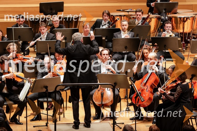  Dirk Kaftan, dirigentBeethovnov orkester iz Bonna na odru Gallusove dvorane Cankarjevega doma