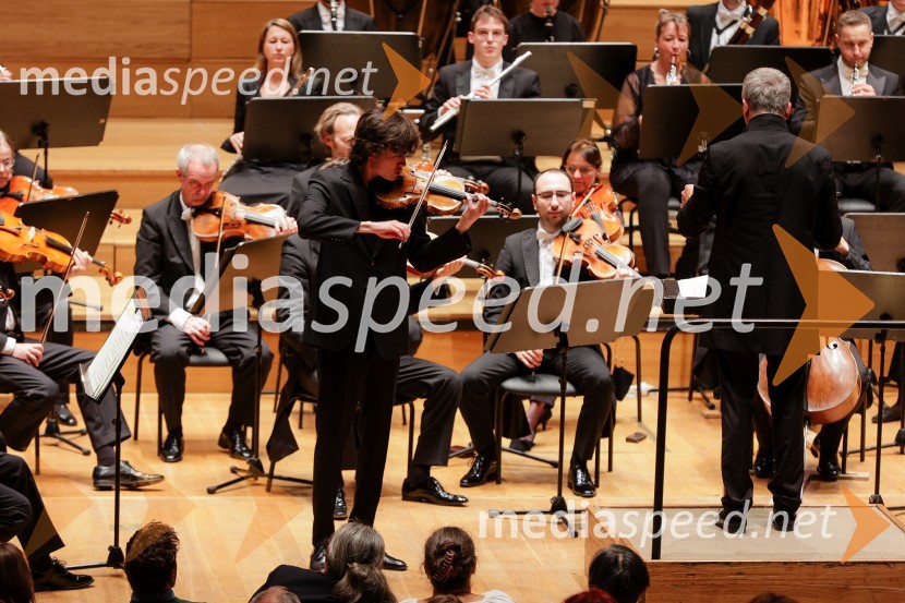  Daniel Lozakovich, violinistBeethovnov orkester iz Bonna na odru Gallusove dvorane Cankarjevega doma