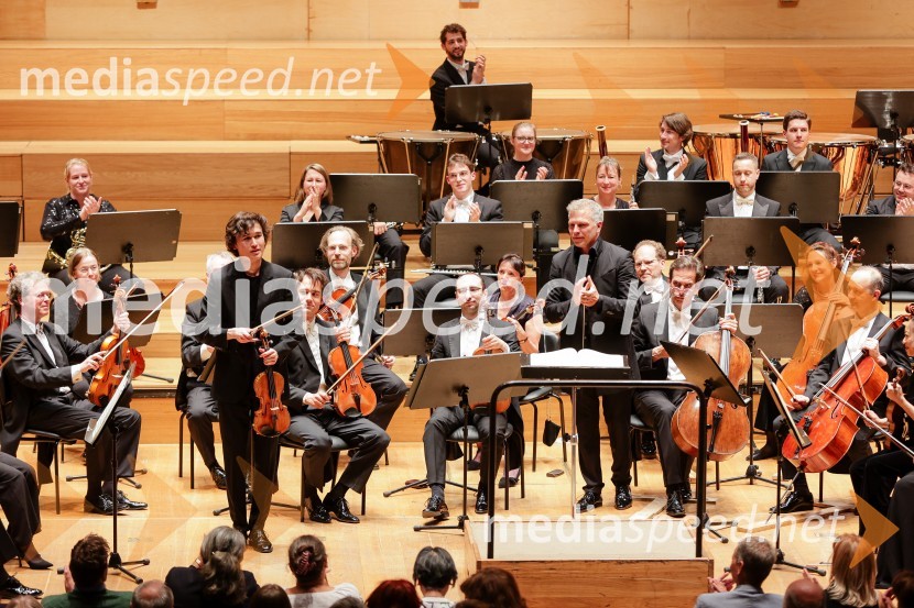  Daniel Lozakovich, violinist;  Dirk Kaftan, dirigentBeethovnov orkester iz Bonna na odru Gallusove dvorane Cankarjevega doma