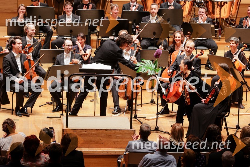  Daniel Lozakovich, violinistBeethovnov orkester iz Bonna na odru Gallusove dvorane Cankarjevega doma