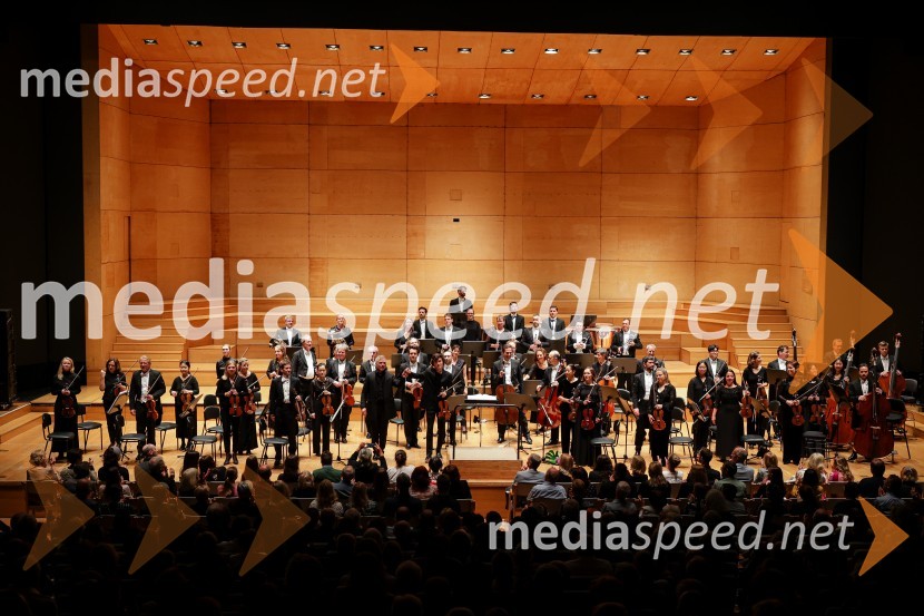 Beethovnov orkester iz Bonna na odru Gallusove dvorane Cankarjevega doma