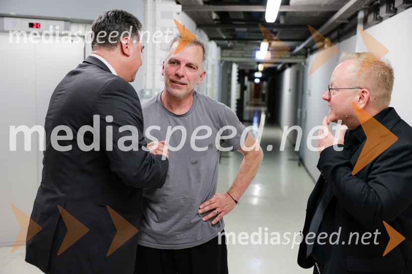  Daniel-Frédéric Lebon;  Dirk Kaftan, dirigent; mag. Aleš Drenik, vodja programa resne glasbe, opere in balet, Cankarjev domBeethovnov orkester iz Bonna na odru Gallusove dvorane Cankarjevega doma