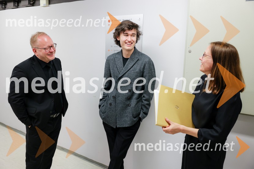 mag. Aleš Drenik, vodja programa resne glasbe, opere in balet, Cankarjev dom;  Daniel Lozakovich, violinist;  Katja Novak, vodja promocijskih projektov, Cankarjev domBeethovnov orkester iz Bonna na odru Gallusove dvorane Cankarjevega doma