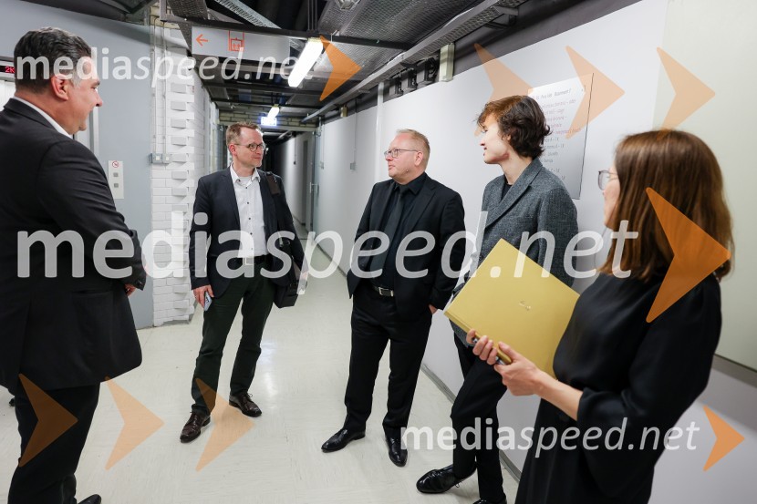  Daniel-Frédéric Lebon;  ... ; mag. Aleš Drenik, vodja programa resne glasbe, opere in balet, Cankarjev dom;  Daniel Lozakovich, violinistBeethovnov orkester iz Bonna na odru Gallusove dvorane Cankarjevega doma