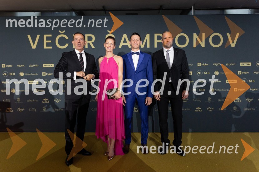  Enzo Smrekar, predsednik uprave Droge Kolinske in glavni direktor strateškega poslovnega področja v Atlantic Grupi, predsednik SZS, podpredsednik Olimpijskega komiteja Slovenije;  Mina Prevc;  Peter  Prevc, smučarski skakalec;  Uroš Zupan, direktor, Smučarska zveza Slovenije Večer šampionov 2024