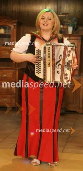 Članica zasedbe Vesele ŠtajerkePodalpski večer, snemanje nove oddaje na Net Tv