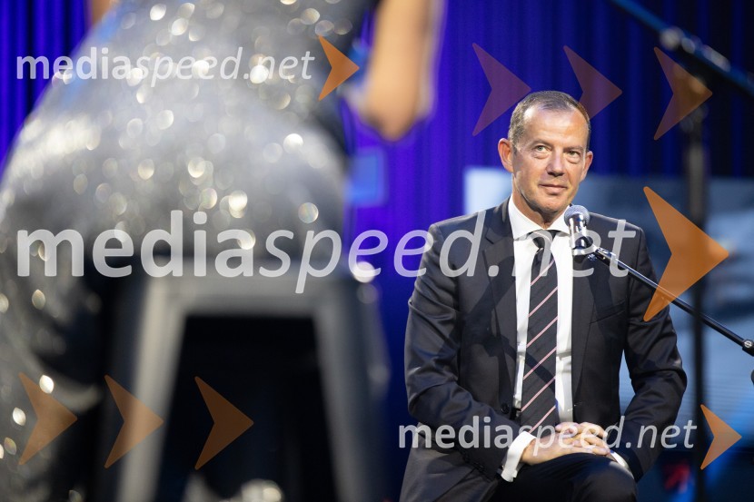  Enzo Smrekar, predsednik uprave Droge Kolinske in glavni direktor strateškega poslovnega področja v Atlantic Grupi, predsednik SZS, podpredsednik Olimpijskega komiteja SlovenijeVečer šampionov 2024