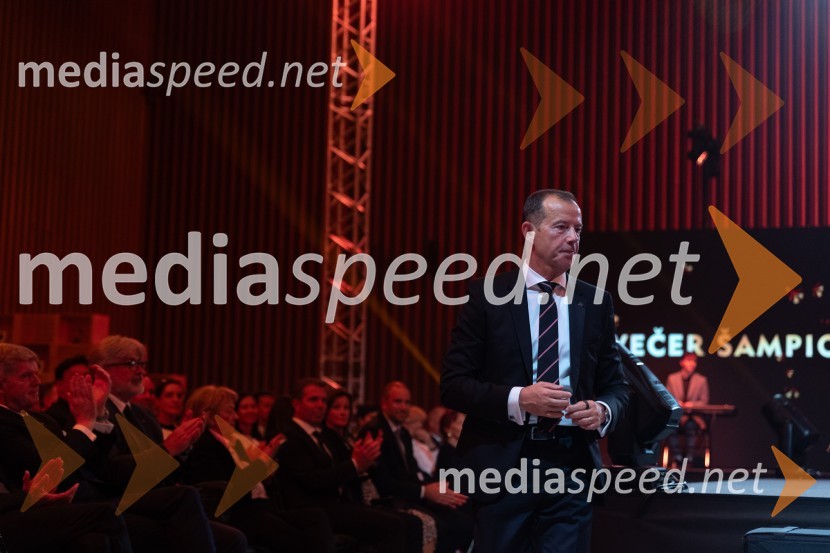  Enzo Smrekar, predsednik uprave Droge Kolinske in glavni direktor strateškega poslovnega področja v Atlantic Grupi, predsednik SZS, podpredsednik Olimpijskega komiteja SlovenijeVečer šampionov 2024