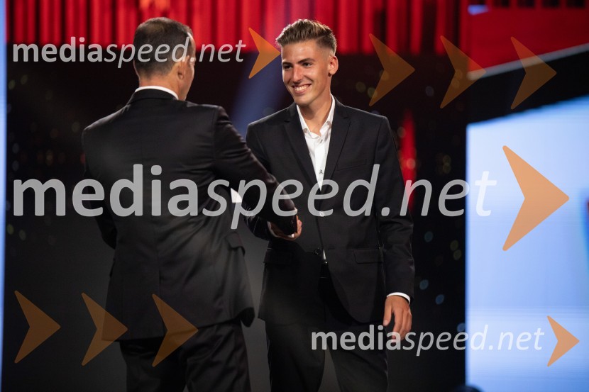  Enzo Smrekar, predsednik uprave Droge Kolinske in glavni direktor strateškega poslovnega področja v Atlantic Grupi, predsednik SZS, podpredsednik Olimpijskega komiteja Slovenije;  Timi Zajc, smučarski skakalecVečer šampionov 2024