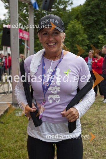 Alenka Godec, pevka in sodelujoča v 4. DM-ovem teku za ženske4. DM-ov tek za ženske