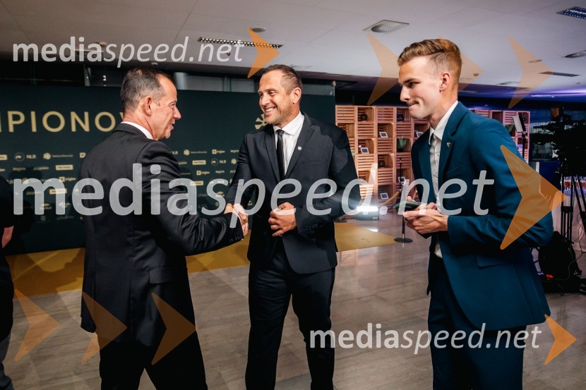  Enzo Smrekar, predsednik uprave Droge Kolinske in glavni direktor strateškega poslovnega področja v Atlantic Grupi, predsednik SZS, podpredsednik Olimpijskega komiteja Slovenije;  Jure Košir, nekdanji smučar;  ... Večer šampionov 2024