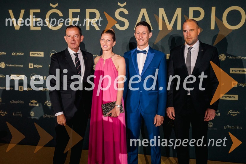  Enzo Smrekar, predsednik uprave Droge Kolinske in glavni direktor strateškega poslovnega področja v Atlantic Grupi, predsednik SZS, podpredsednik Olimpijskega komiteja Slovenije;  Mina Prevc;  Peter  Prevc, smučarski skakalec;  Uroš Zupan, direktor, Smučarska zveza Slovenije Večer šampionov 2024