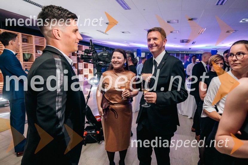  Žan Kranjec, smučar;  Tjaša Kolenc Filipčič, vodja upravljanja z blagovno znamko in direktorica marketinga v Skupini Triglav;  Tomi Trbovc, PR, Smučarska zveza SlovenijeVečer šampionov 2024