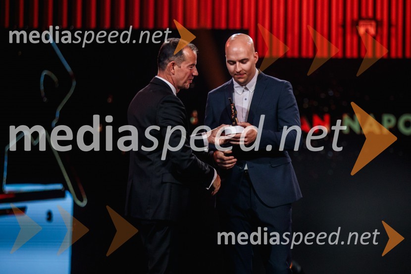  Enzo Smrekar, predsednik uprave Droge Kolinske in glavni direktor strateškega poslovnega področja v Atlantic Grupi, predsednik SZS, podpredsednik Olimpijskega komiteja Slovenije;  ... Večer šampionov 2024