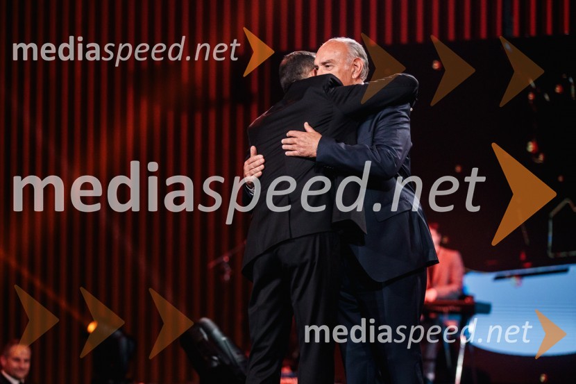  Enzo Smrekar, predsednik uprave Droge Kolinske in glavni direktor strateškega poslovnega področja v Atlantic Grupi, predsednik SZS, podpredsednik Olimpijskega komiteja Slovenije;  Ljubo Jasnič, nekdanji predsednik DESUSVečer šampionov 2024