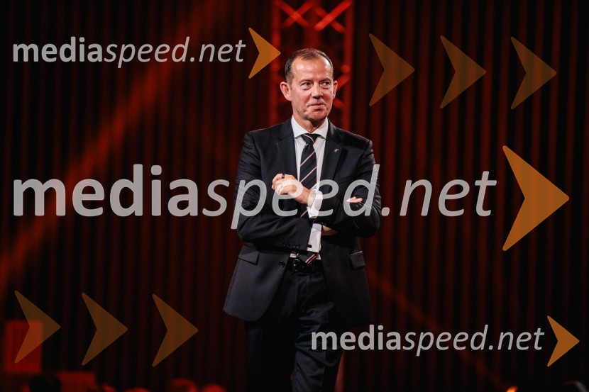  Enzo Smrekar, predsednik uprave Droge Kolinske in glavni direktor strateškega poslovnega področja v Atlantic Grupi, predsednik SZS, podpredsednik Olimpijskega komiteja SlovenijeVečer šampionov 2024