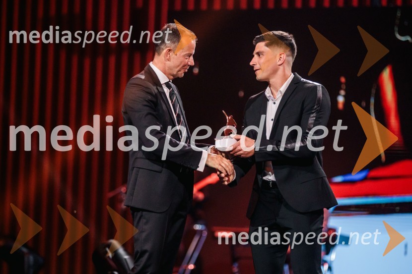  Enzo Smrekar, predsednik uprave Droge Kolinske in glavni direktor strateškega poslovnega področja v Atlantic Grupi, predsednik SZS, podpredsednik Olimpijskega komiteja Slovenije;  Žan Kranjec, smučarVečer šampionov 2024