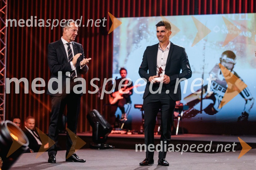  Enzo Smrekar, predsednik uprave Droge Kolinske in glavni direktor strateškega poslovnega področja v Atlantic Grupi, predsednik SZS, podpredsednik Olimpijskega komiteja Slovenije;  Žan Kranjec, smučarVečer šampionov 2024