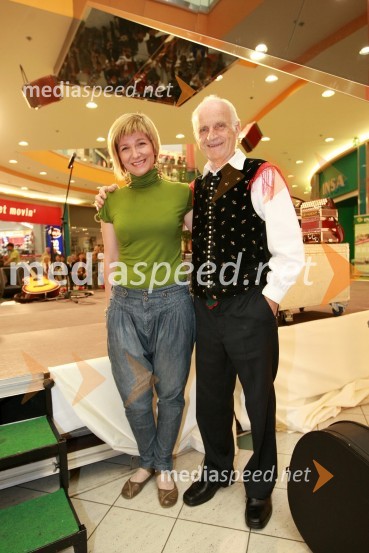 Petra Romih, vodja marketinga v Europarku in Lojze Slak, glasbenikFestival narodnozabavne glasbe v Europarku